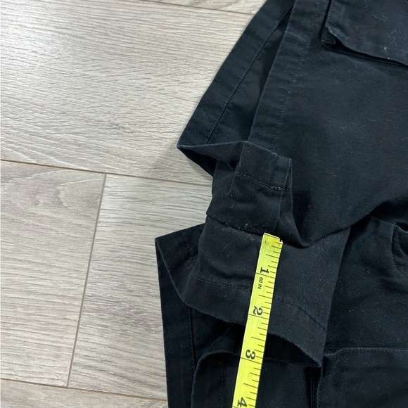 Aritzia TNA Black Cargo 3" Shorts - Picture 12 of 12